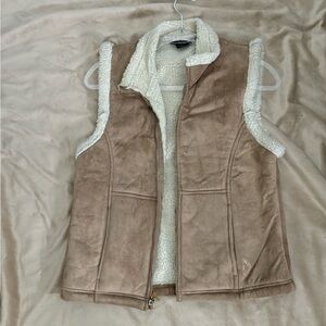 Street wear vest. size small.